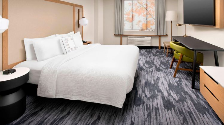 Fairfield Inn & Suites Alexandria West Room