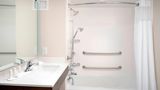 Fairfield Inn & Suites Alexandria West Room