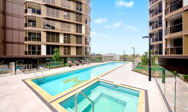 Meriton Suites George St Pool