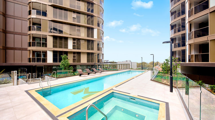 Meriton Suites George St Pool