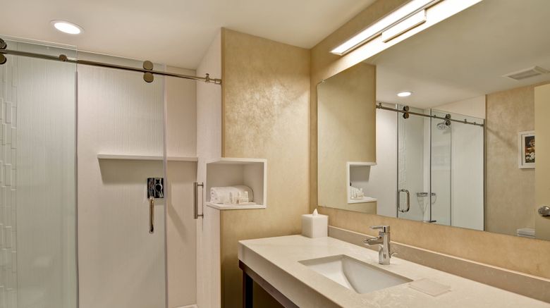 <b>Courtyard Long Island Islip/Courthouse Room</b>. Images powered by <a href="https://www.leonardoworldwide.com/" title="Leonardo Worldwide" target="_blank">Leonardo</a>.