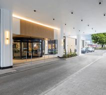 Holiday Inn Leicester Exterior