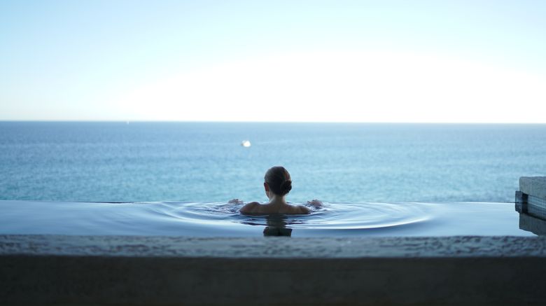 <b>InterContinental Halong Bay Re Pool</b>. Images powered by <a href="https://www.leonardoworldwide.com/" title="Leonardo Worldwide" target="_blank">Leonardo</a>.