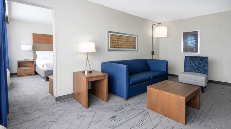Holiday Inn Express & Stes Ft Washington Suite