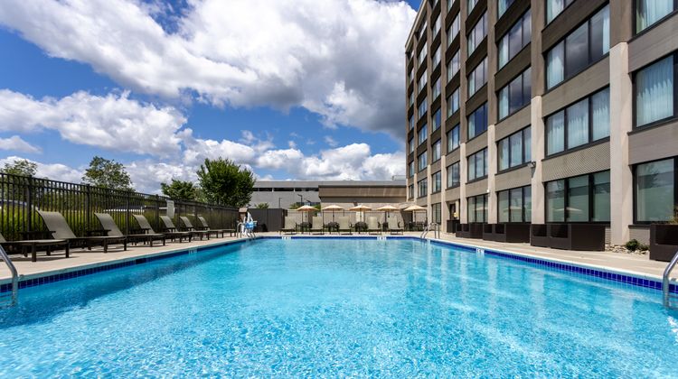 Holiday Inn Express & Stes Ft Washington Pool