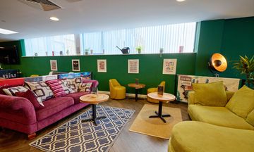 Holiday Inn the niu Loom