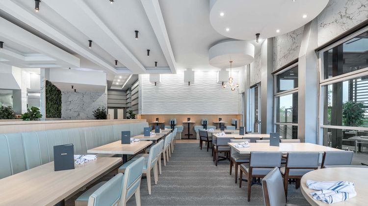Sandman Signature Hotel Toronto Airport Restaurant