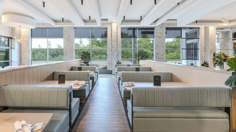 <b>Sandman Signature Hotel Toronto Airport Restaurant</b>. Images powered by <a href="https://www.leonardoworldwide.com/" title="Leonardo Worldwide" target="_blank">Leonardo</a>.