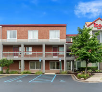 HomeTowne Studios Auburn Hills Exterior