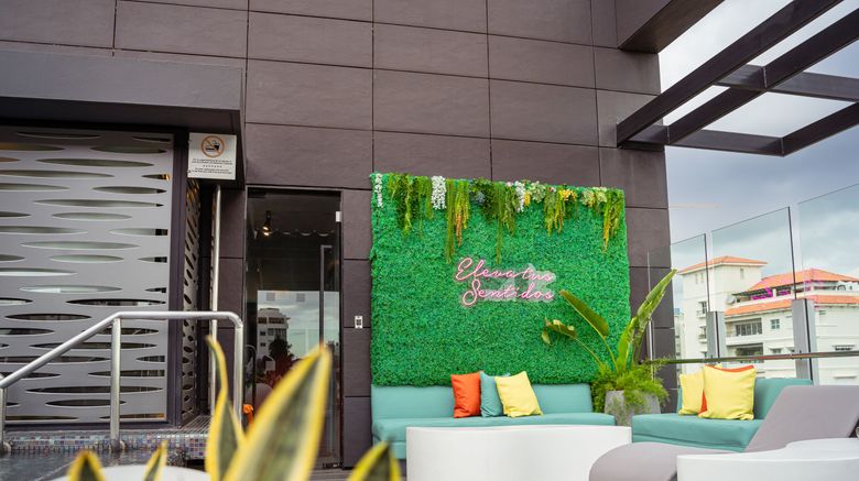 <b>Holiday Inn Hotel Pool</b>. Images powered by <a href="https://www.leonardoworldwide.com/" title="Leonardo Worldwide" target="_blank">Leonardo</a>.
