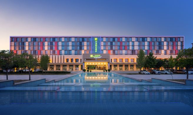Holiday Inn Express Zhengzhou Airport Exterior