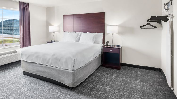 Cobblestone Hotel & Suites Room