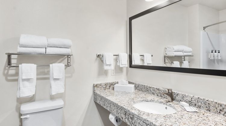 Cobblestone Hotel & Suites Room