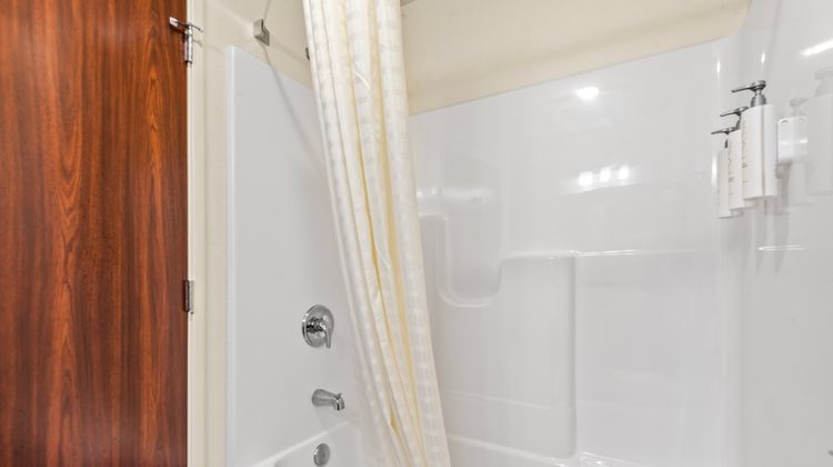 Cobblestone Hotel & Suites Room