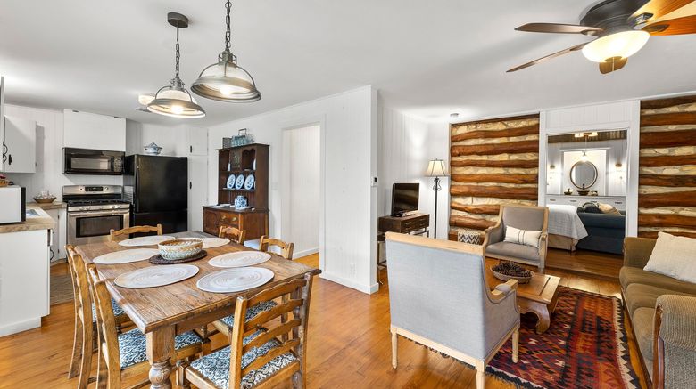 <b>Meyer Bed and Breakfast on Cypress Creek Restaurant</b>. Images powered by <a href="https://www.leonardoworldwide.com/" title="Leonardo Worldwide" target="_blank">Leonardo</a>.