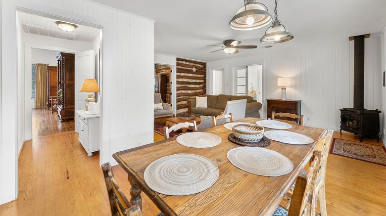 <b>Meyer Bed and Breakfast on Cypress Creek Restaurant</b>. Images powered by <a href="https://www.leonardoworldwide.com/" title="Leonardo Worldwide" target="_blank">Leonardo</a>.