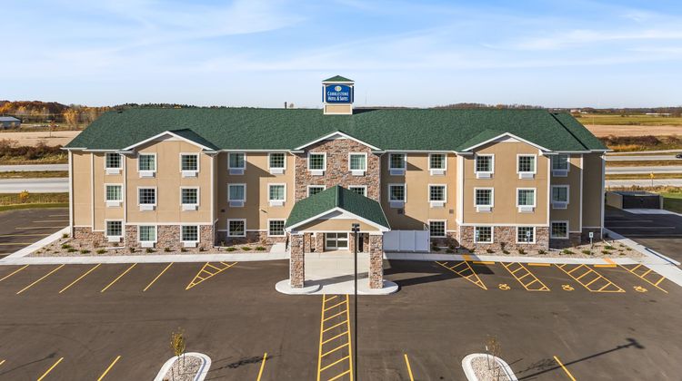Cobblestone Hotel & Suites Exterior