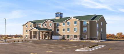 Cobblestone Hotel & Suites Exterior
