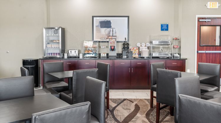 Cobblestone Hotel & Suites Restaurant