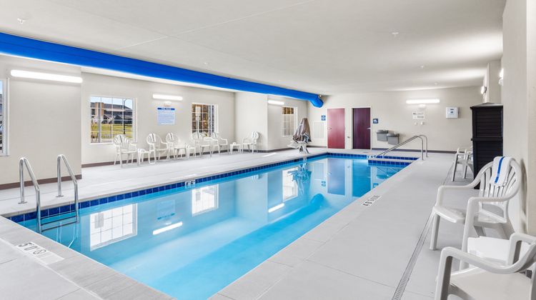 Cobblestone Hotel & Suites Pool