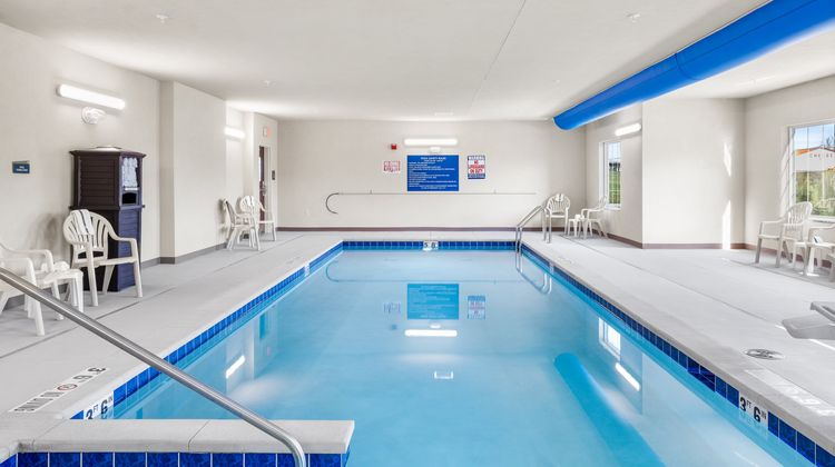 Cobblestone Hotel & Suites Pool