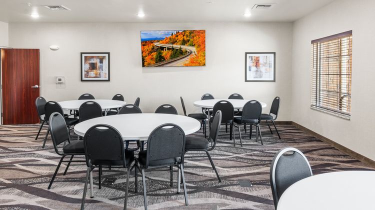 Cobblestone Hotel & Suites Meeting