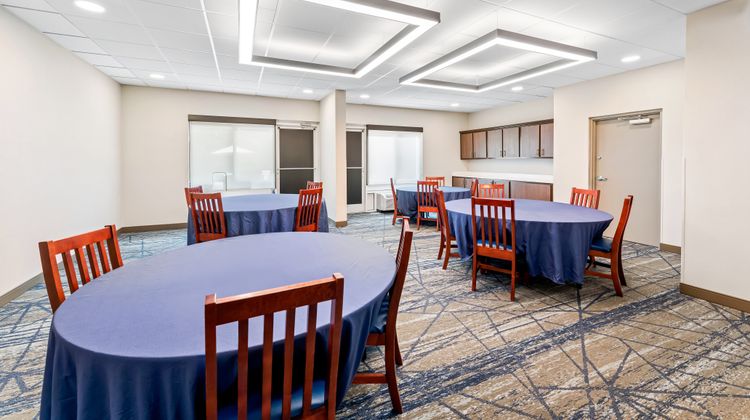 Holiday Inn Express Hotel & Suites Meeting