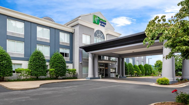 Holiday Inn Express Hotel & Suites Exterior