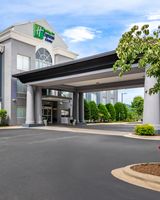 Holiday Inn Express Hotel & Suites