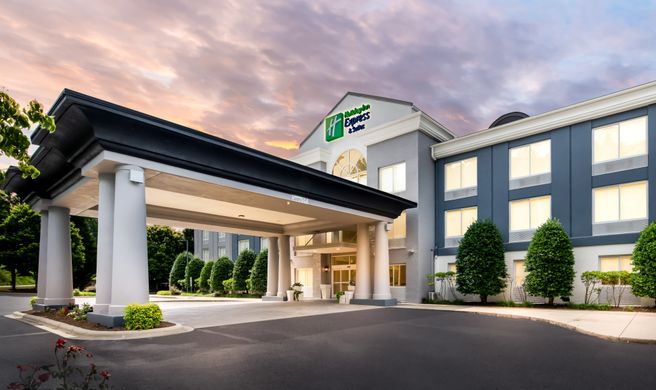 Holiday Inn Express Hotel & Suites Exterior