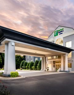 Holiday Inn Express Hotel & Suites