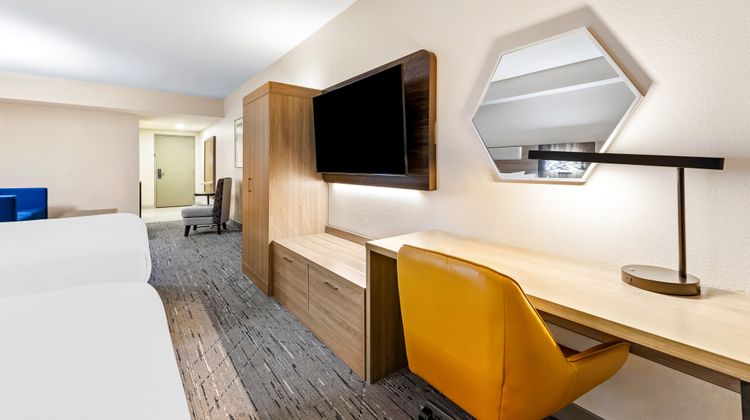 Holiday Inn Express Hotel & Suites Room