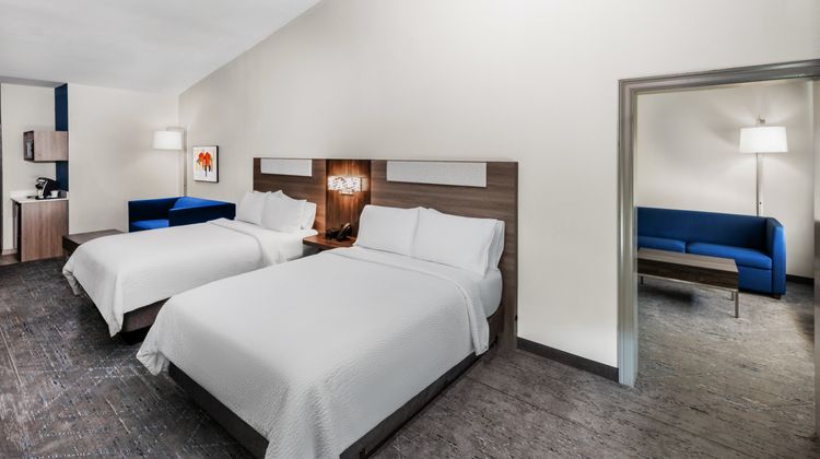 Holiday Inn Express Inn & Suites Room