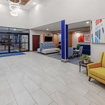 Holiday Inn Express Inn & Suites