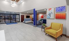 Holiday Inn Express Inn & Suites