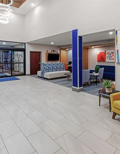 Holiday Inn Express Inn & Suites
