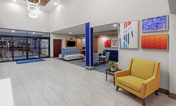 Holiday Inn Express Inn & Suites