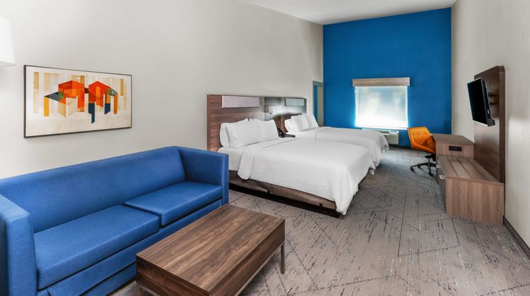 Holiday Inn Express Inn & Suites Room