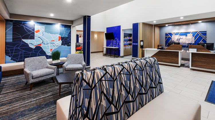 Holiday Inn Express Inn & Suites Exterior