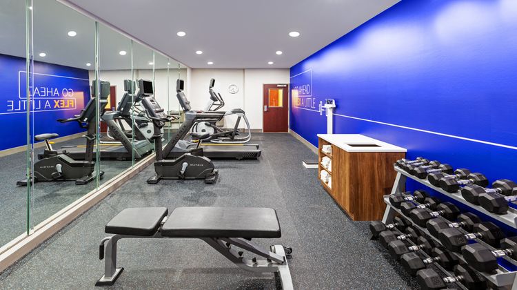 Holiday Inn Express Inn & Suites Health Club