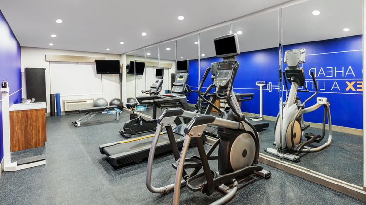 Holiday Inn Express Inn & Suites Health Club
