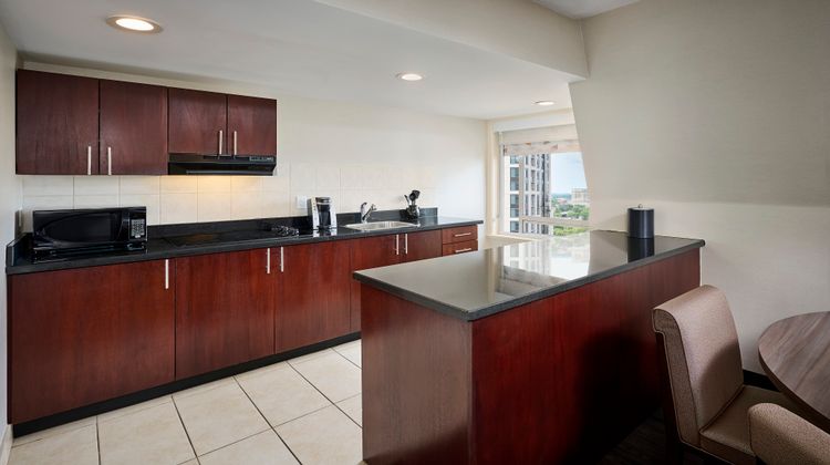 Holiday Inn Downtown Parliament Hill Suite