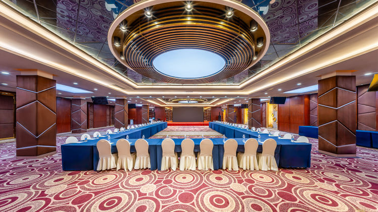 Holiday Inn Riverside Wuhan Ballroom