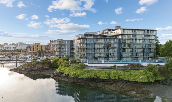 WorldMark Victoria Exterior