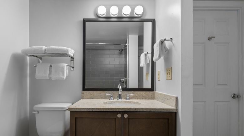 <b>Wyndham Vacation Resorts-Newport Onshore Room</b>. Images powered by <a href="https://www.leonardoworldwide.com/" title="Leonardo Worldwide" target="_blank">Leonardo</a>.