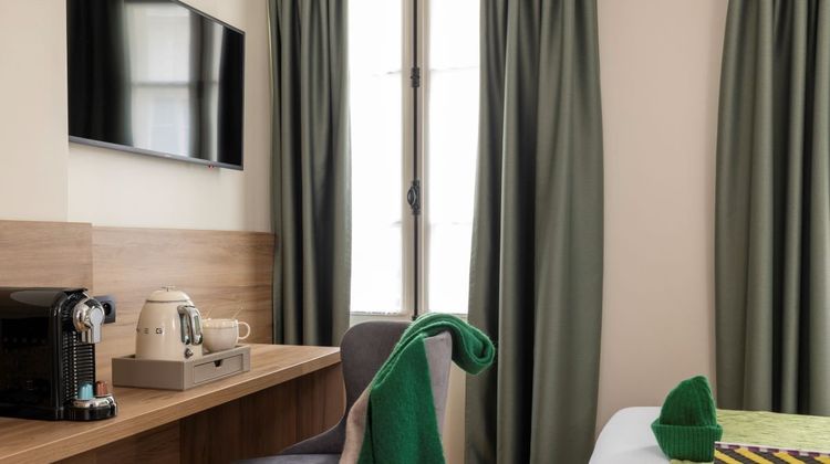 Hotel Theoreme Room