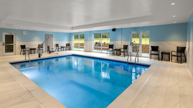 Holiday Inn Express/Stes Waynesboro East Pool