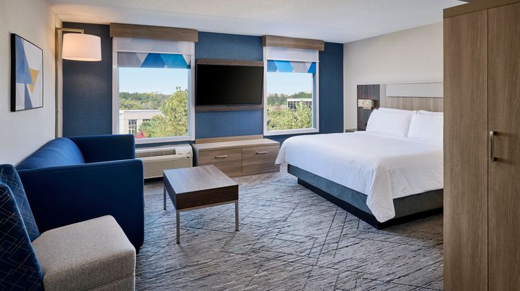 Holiday Inn Express & Suites Southeast Suite