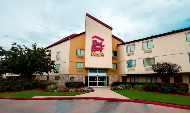 Red Roof PLUS+ Houston - Energy Corridor Exterior