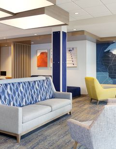 Holiday Inn Express & Suites Clarksville